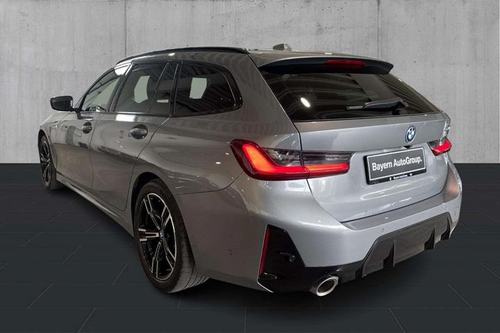 Grå BMW 320e fra 2024