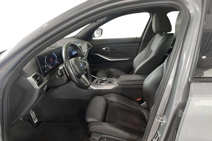 Grå BMW 320e fra 2024