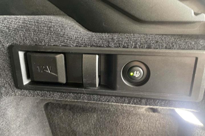 Grå BMW 320e fra 2024