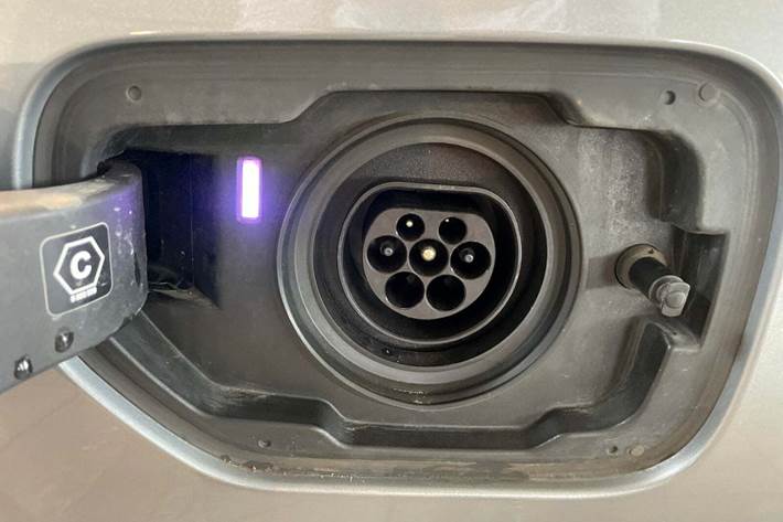 Grå BMW 320e fra 2024