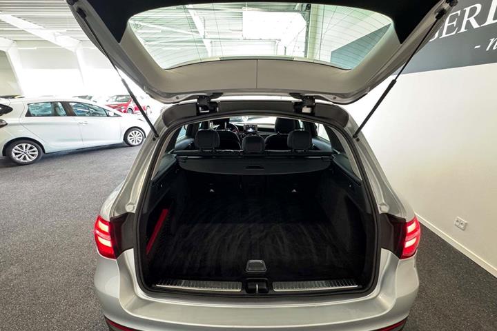 Sølv Mercedes GLC220 d fra 2017