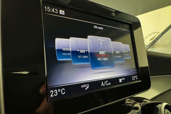 Sølv Mercedes GLC220 d fra 2017