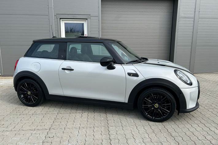 Hvid Mini Cooper SE fra 2022