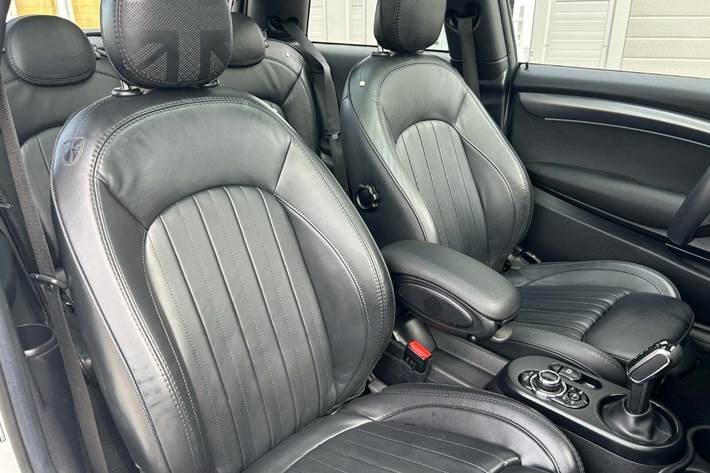 Hvid Mini Cooper SE fra 2022