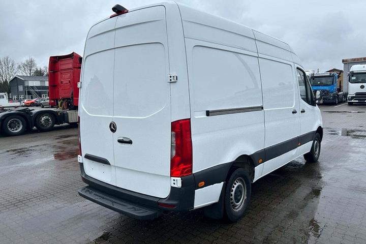 Hvid Mercedes Sprinter 317 fra 2020
