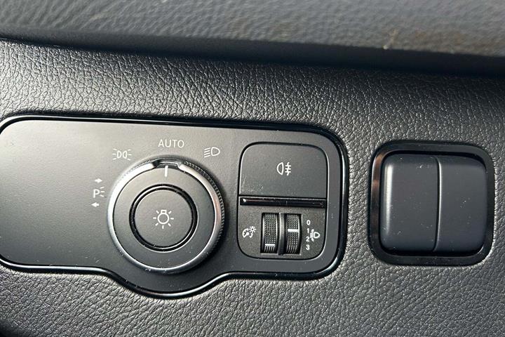 Hvid Mercedes Sprinter 317 fra 2020