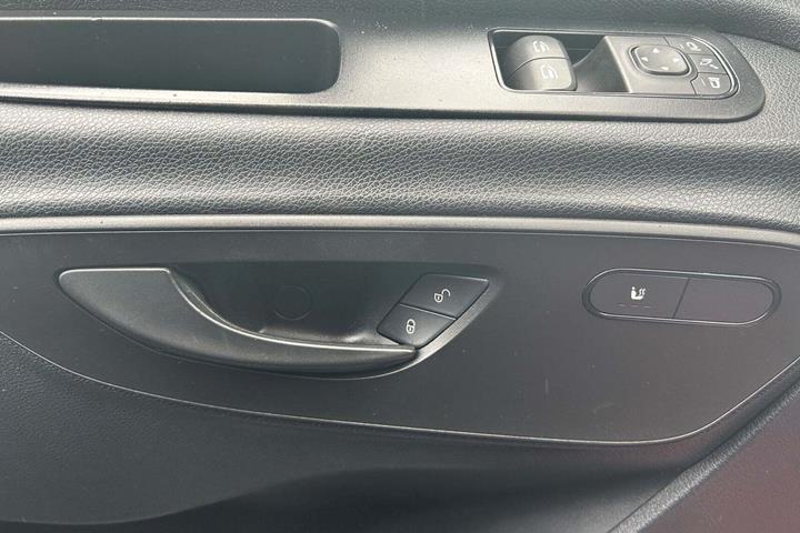 Hvid Mercedes Sprinter 317 fra 2020