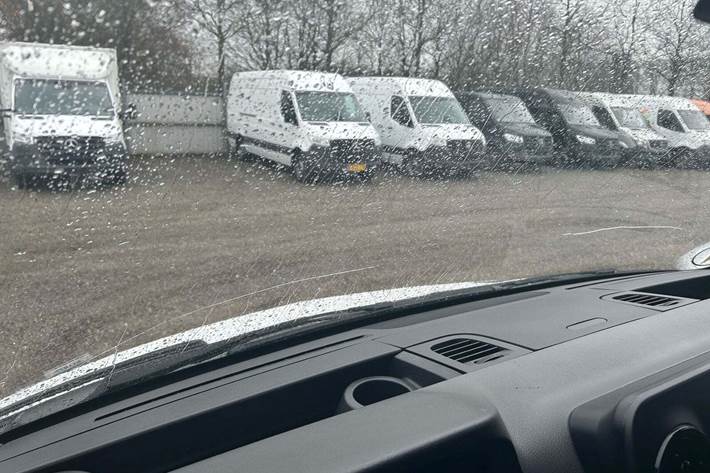 Hvid Mercedes Sprinter 317 fra 2020