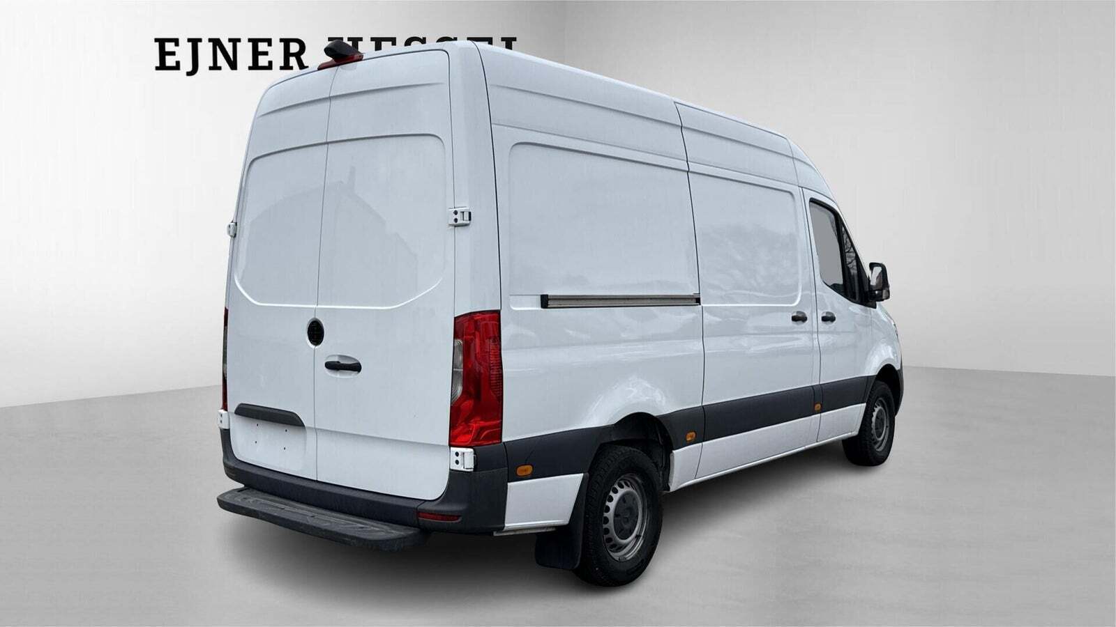 Hvid Mercedes Sprinter 317 fra 2020