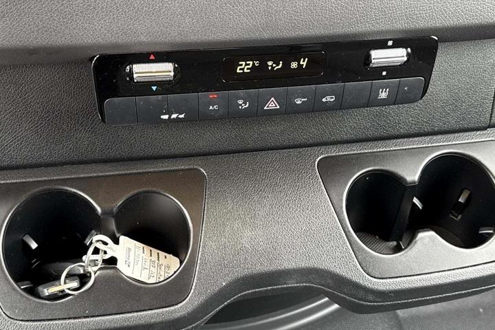 Hvid Mercedes Sprinter 317 fra 2020