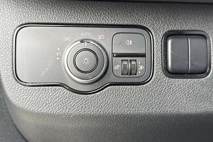 Hvid Mercedes Sprinter 317 fra 2020