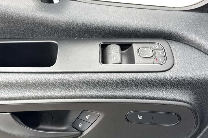 Hvid Mercedes Sprinter 317 fra 2020