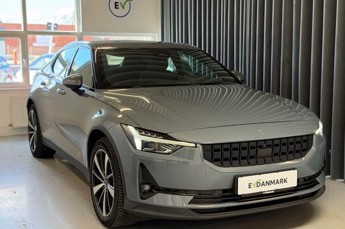 Grå Polestar 2 fra 2021 set udefra