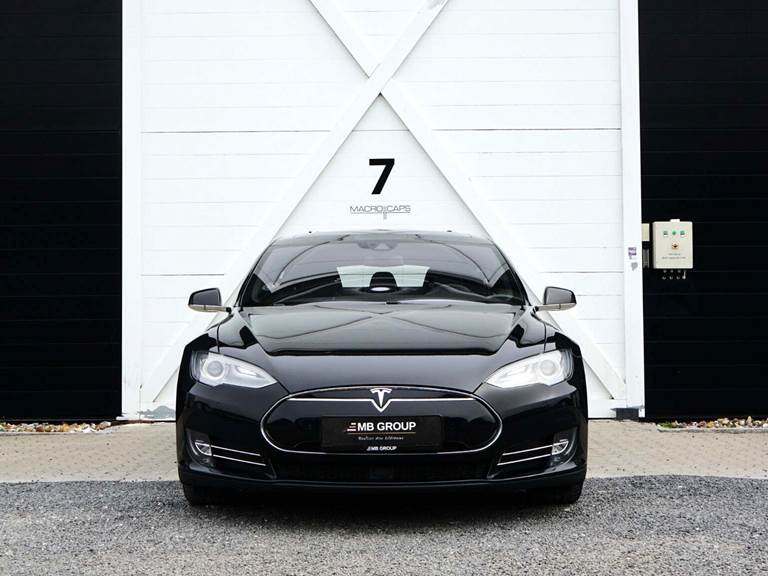 Tesla Model S P90D