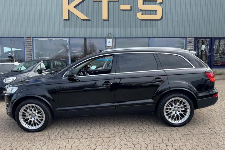 Sort Audi Q7 fra 2008