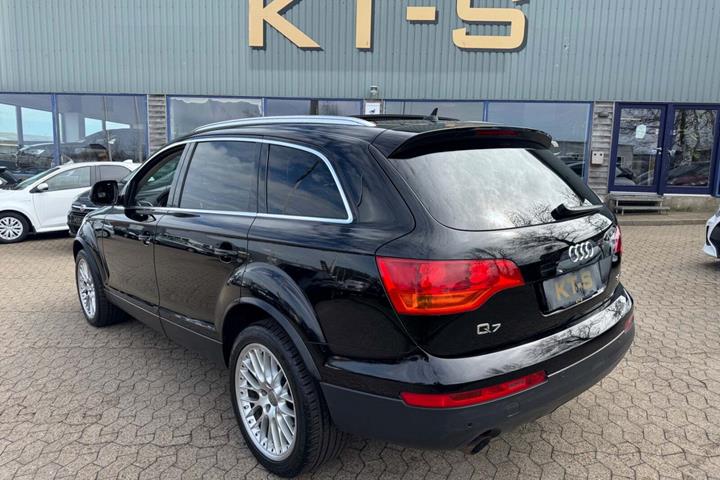 Sort Audi Q7 fra 2008