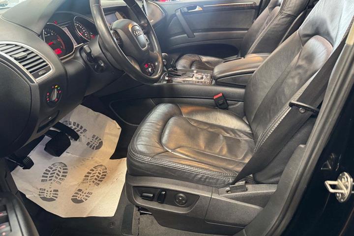 Sort Audi Q7 fra 2008