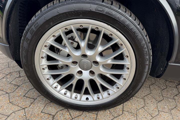 Sort Audi Q7 fra 2008