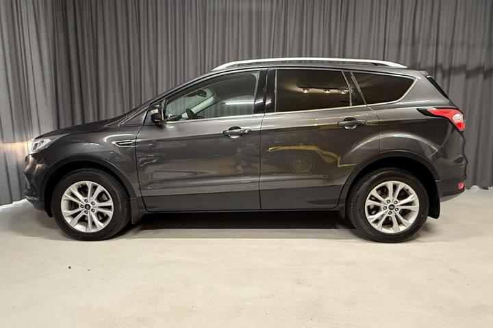 Grå Ford Kuga fra 2017