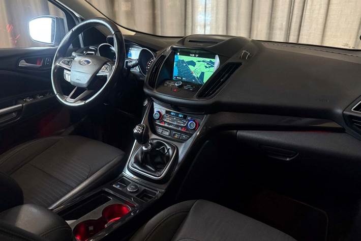 Grå Ford Kuga fra 2017