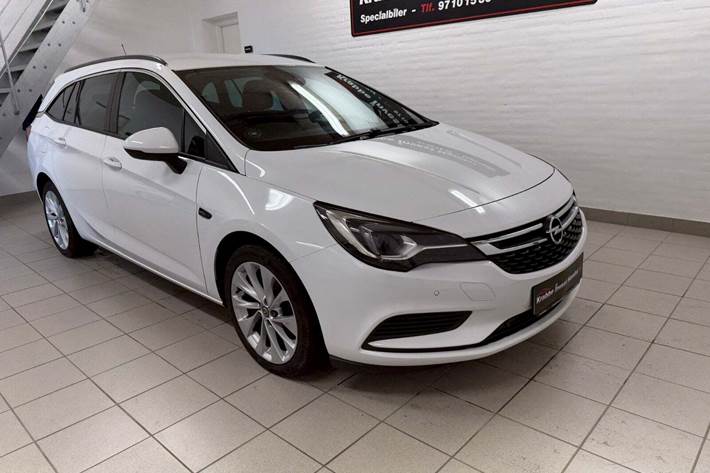 Hvid Opel Astra fra 2018