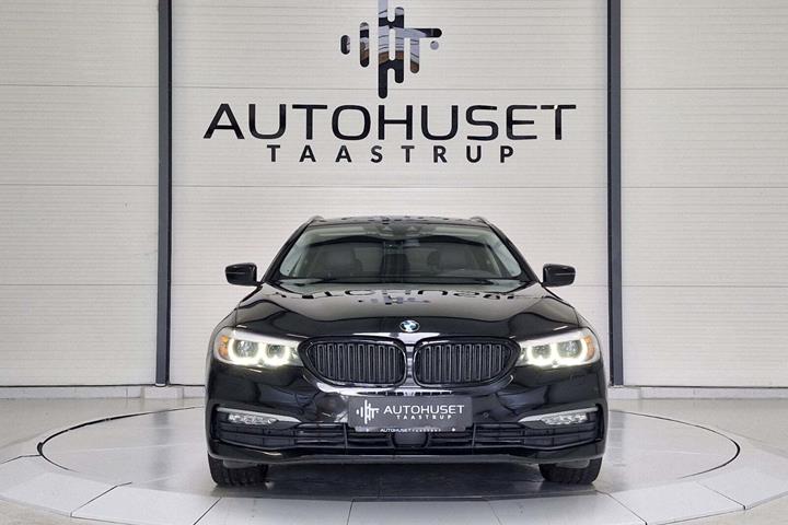 Sort BMW 530i fra 2018 set udefra