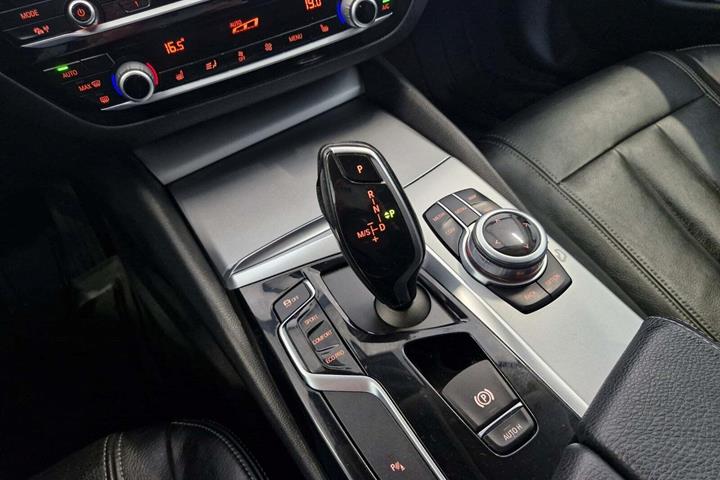 Sort BMW 530i fra 2018
