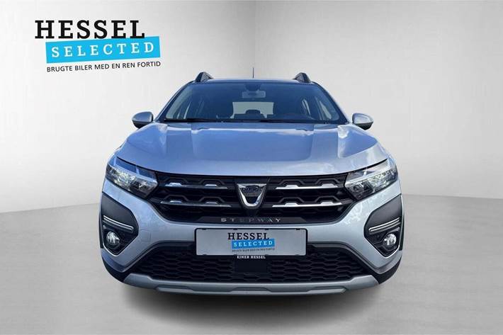 Grå Dacia Sandero Stepway fra 2022