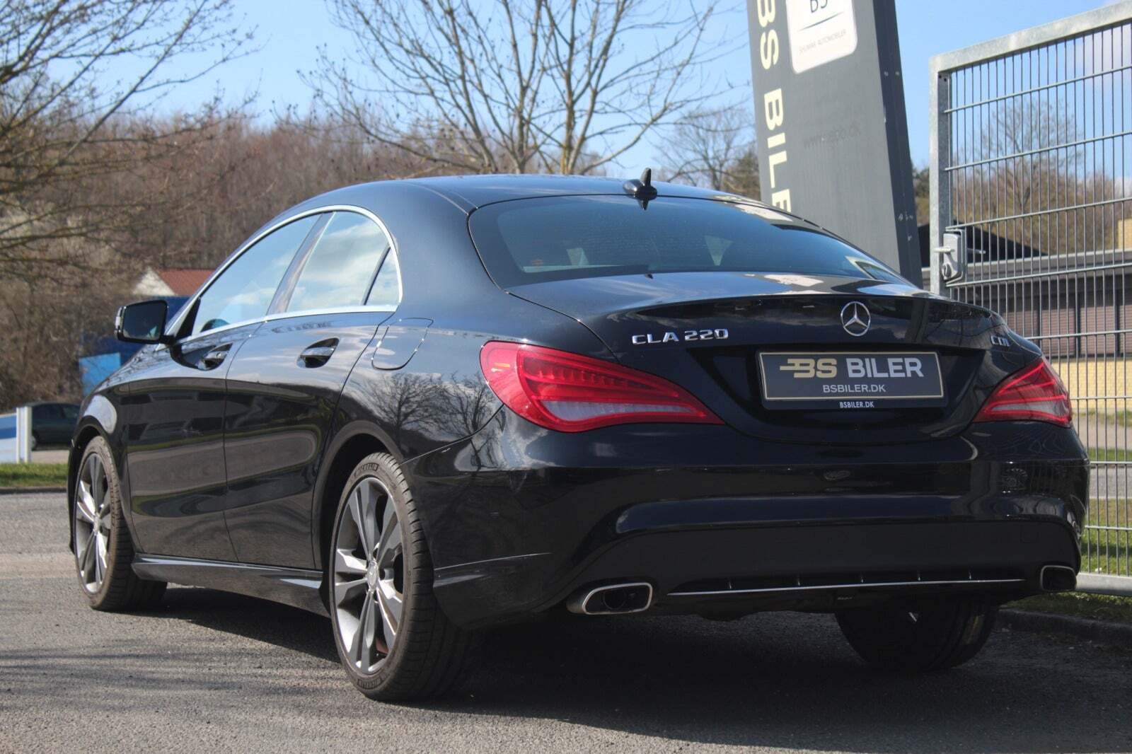 Sort Mercedes CLA220 fra 2013