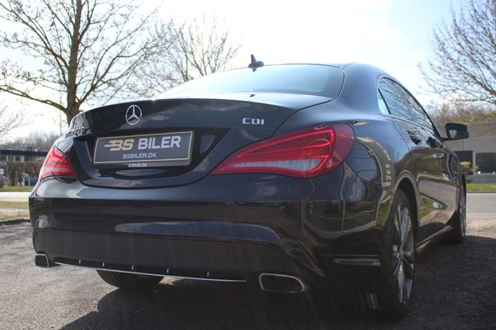 Sort Mercedes CLA220 fra 2013