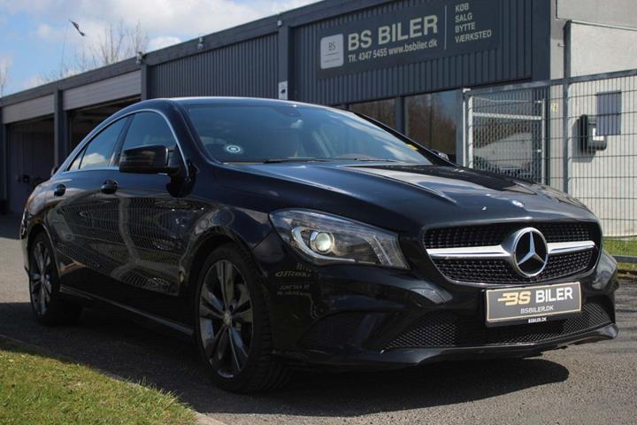 Sort Mercedes CLA220 fra 2013