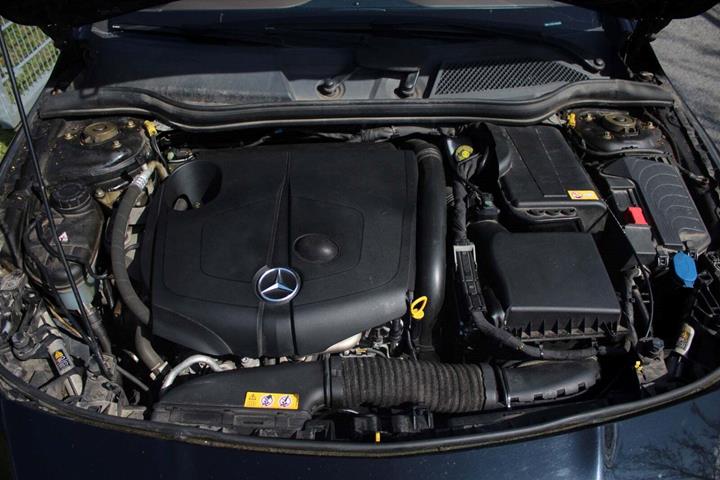 Sort Mercedes CLA220 fra 2013