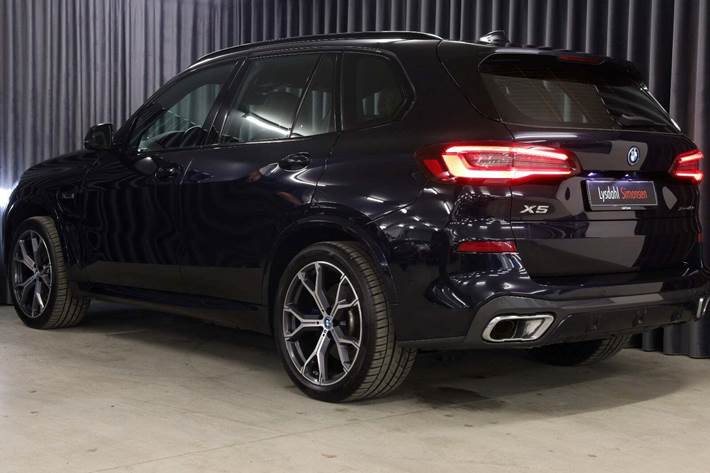 Sort BMW X5 fra 2022