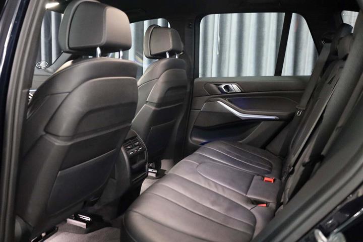 Sort BMW X5 fra 2022