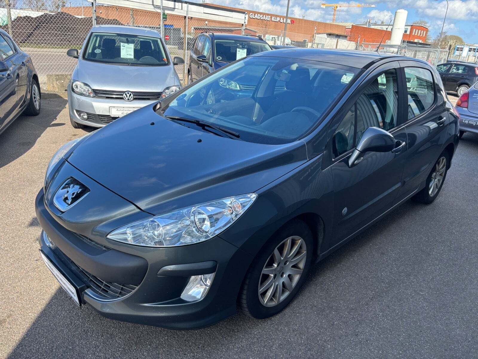 Grå Peugeot 308 fra 2011