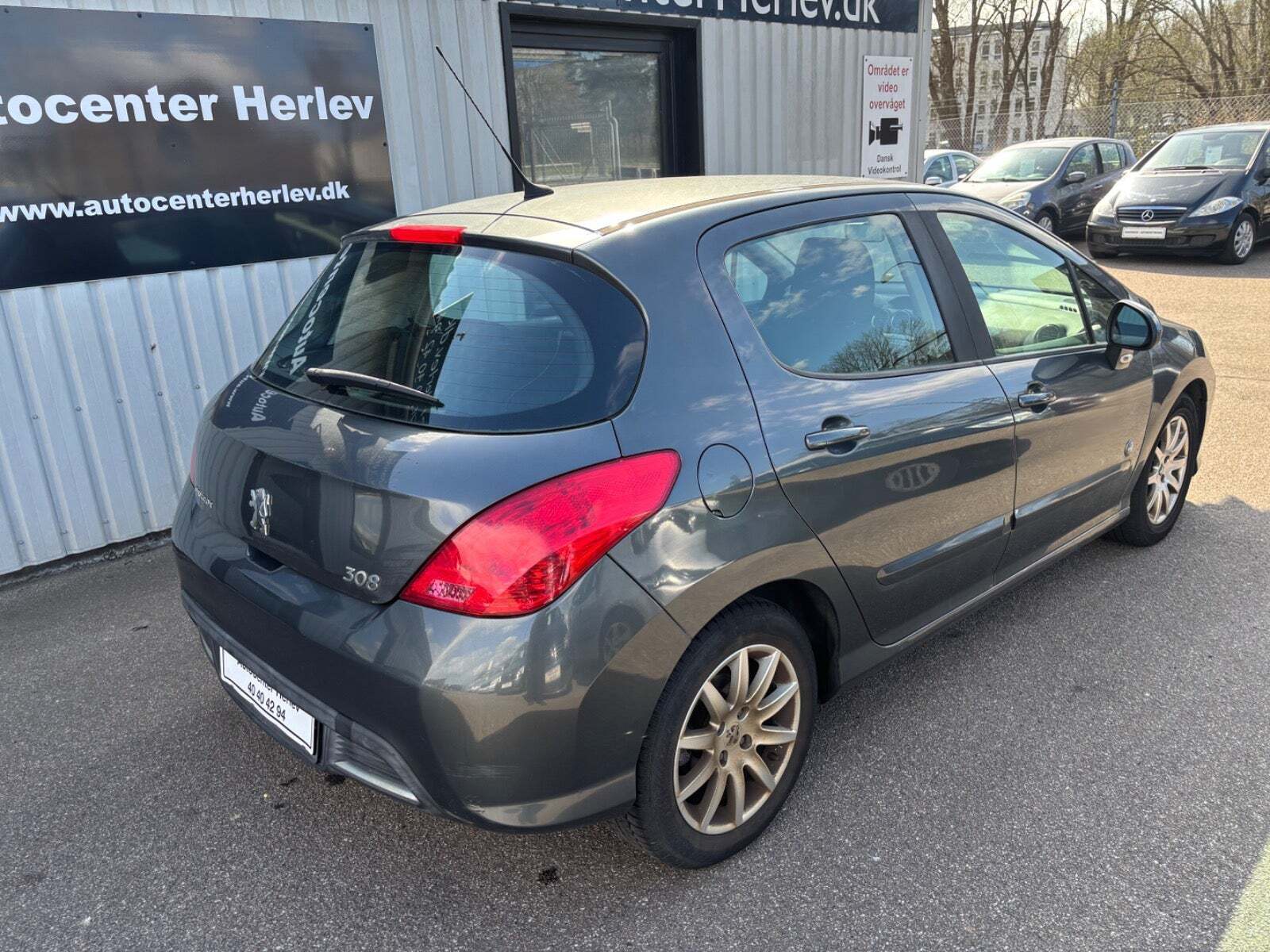 Grå Peugeot 308 fra 2011