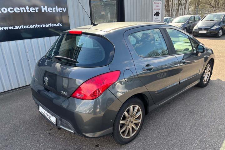 Grå Peugeot 308 fra 2011