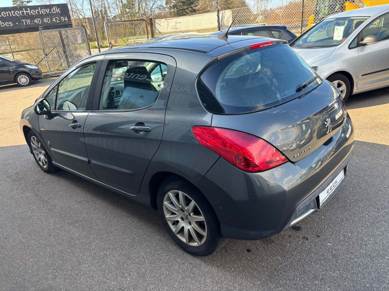 Grå Peugeot 308 fra 2011