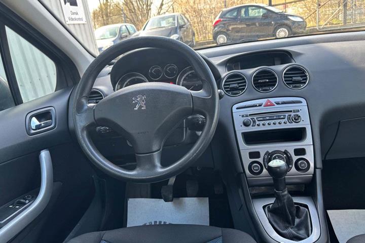 Grå Peugeot 308 fra 2011