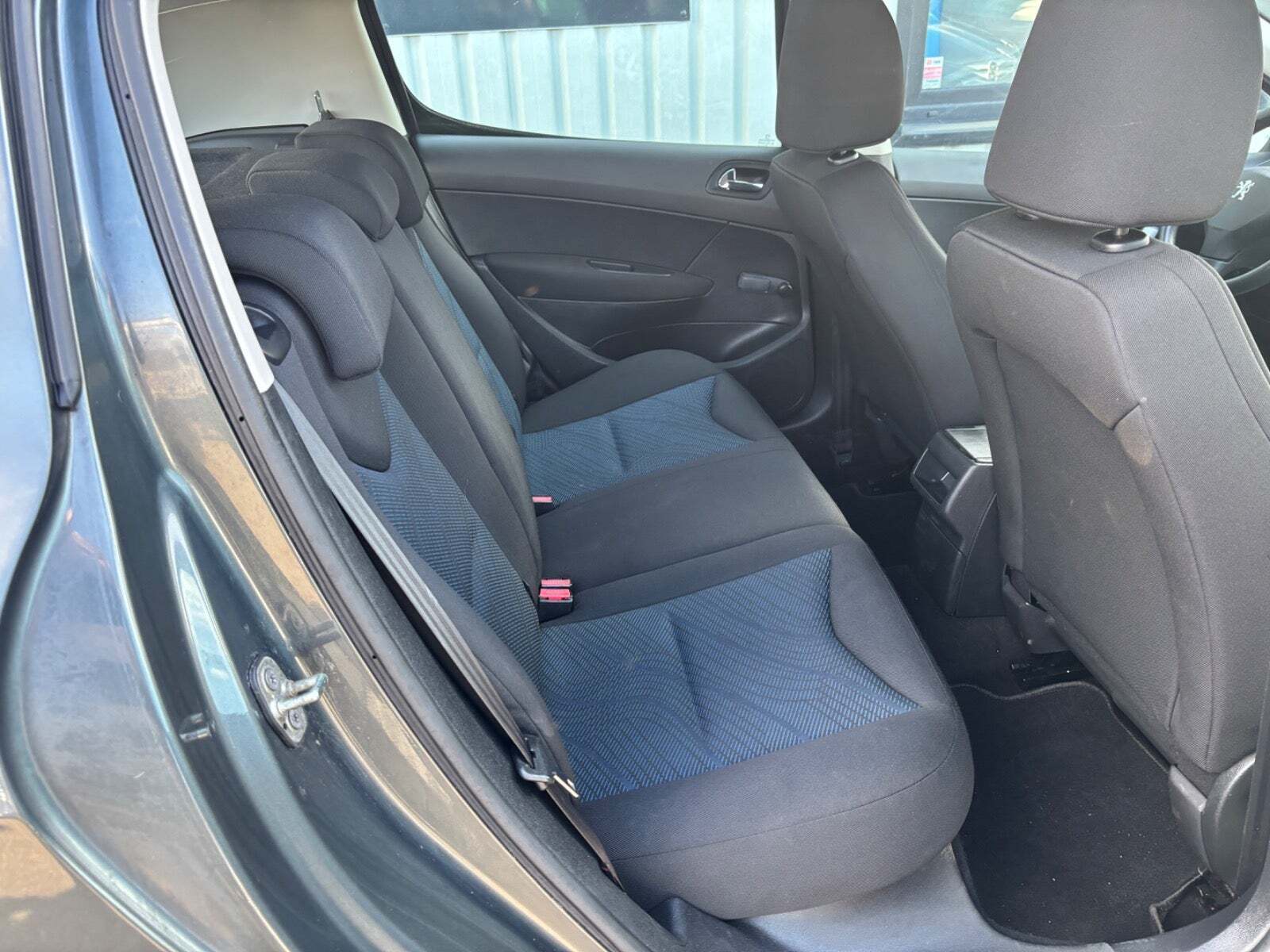 Grå Peugeot 308 fra 2011