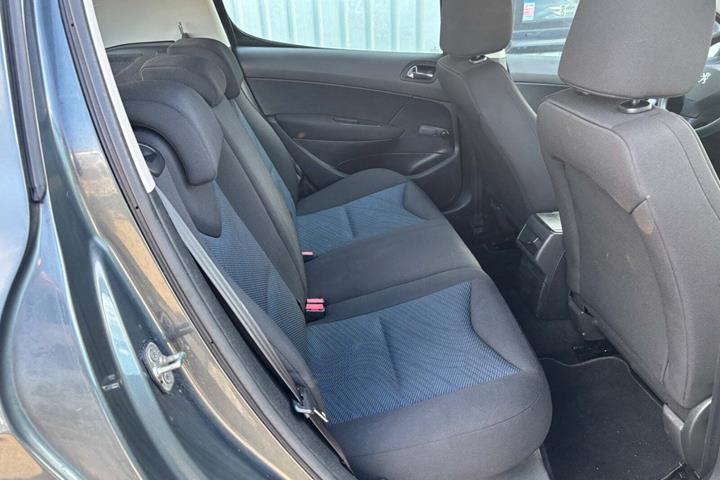 Grå Peugeot 308 fra 2011