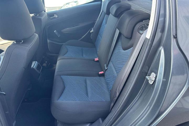 Grå Peugeot 308 fra 2011