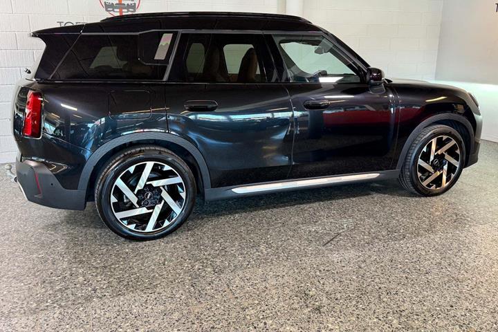 Sort Mini Countryman E fra 2024