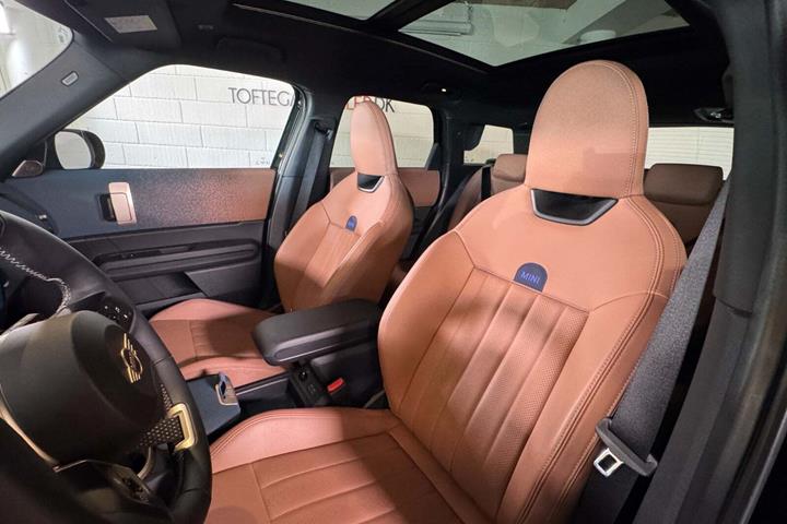 Sort Mini Countryman E fra 2024 set indefra