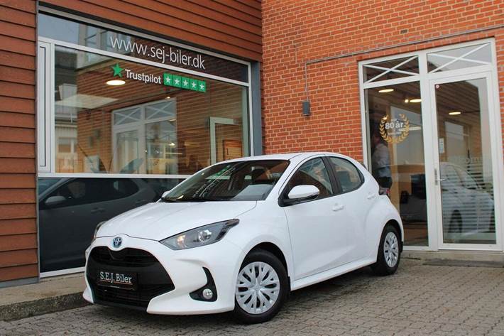 Hvid Toyota Yaris fra 2022