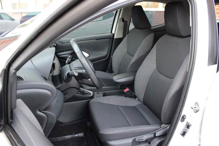 Hvid Toyota Yaris fra 2022