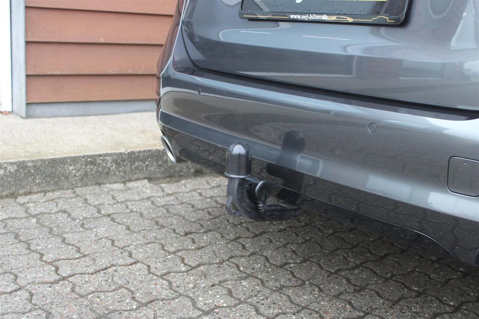 Grå BMW 330e fra 2021