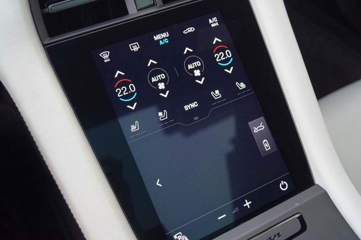 Grå Porsche Taycan Turbo S fra 2022