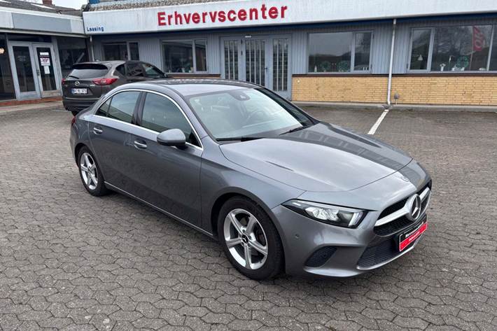 Grå Mercedes A200 fra 2020