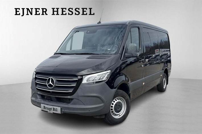 Sort Mercedes Sprinter 319 fra 2022